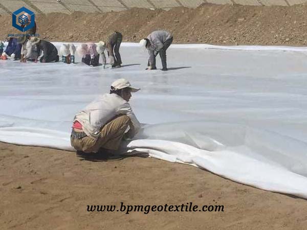 Nonwoven geotextile material